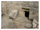 Камень при входе во 2-ю гробницу периода Второго храма (другой ракурс)