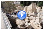 Видео: Вид на крестоностскую церковь с юго-востока, арки византийской церкви и развалины храма Асклепия с небольшими бассейнами для погружения.