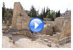 Видео: Вид с севера. Крестоностская церковь, развалины храма Асклепия, римская цистерна. На заднем плане — католическая церковь св. Анны