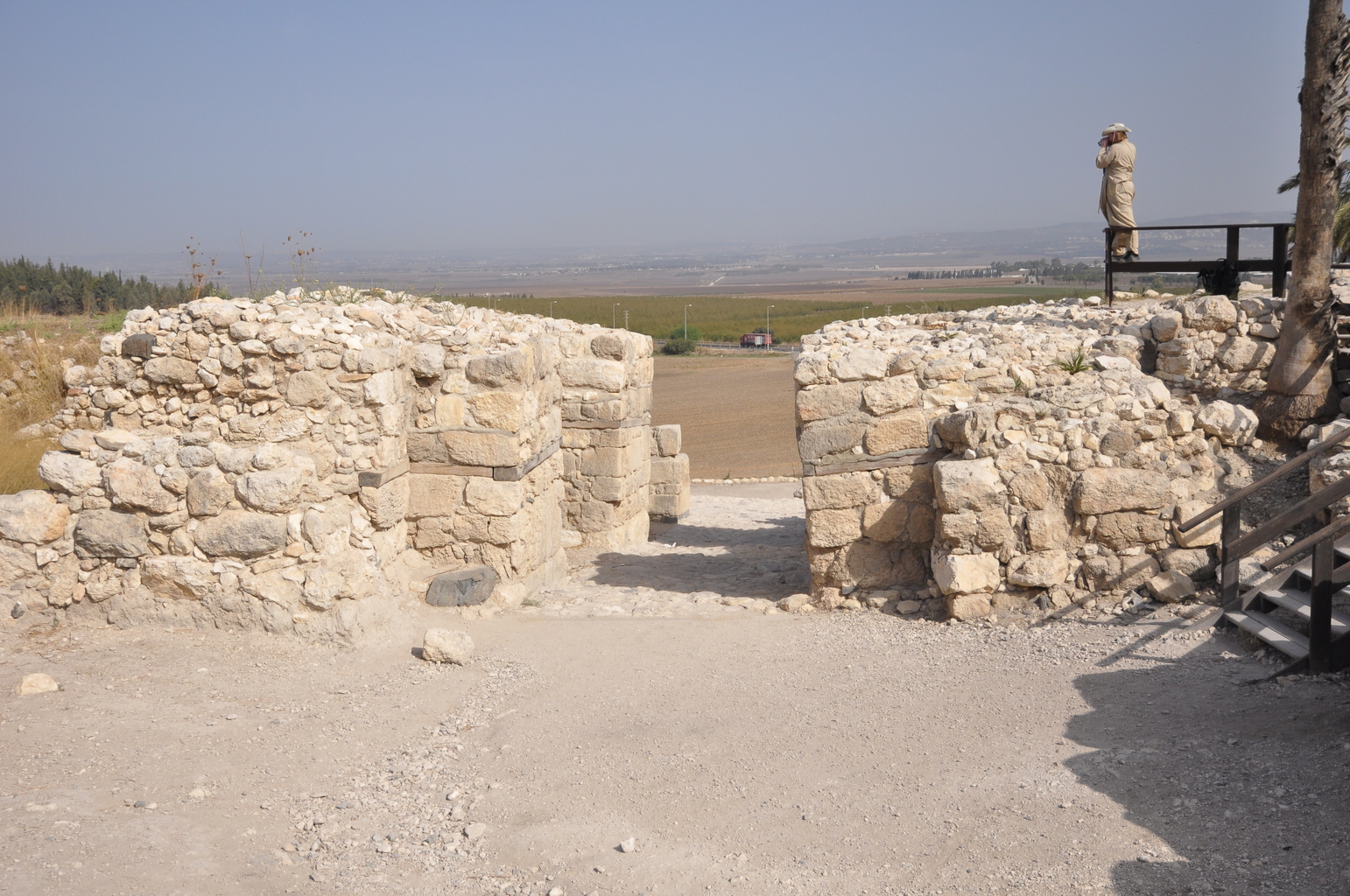 Ханаанские ворота периода поздней бронзы (вид изнутри, другой ракурс)