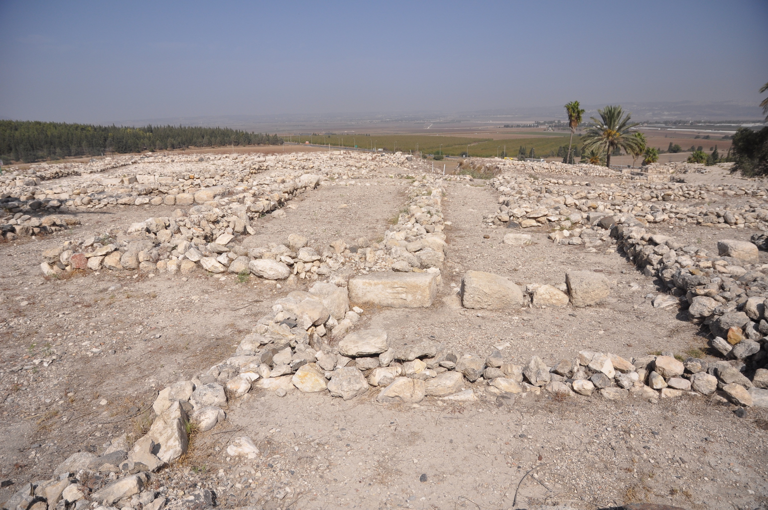 Развалины строений ассирийского периода