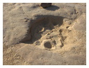 Древннегипетские рудники, один из трех типов шахт — округлая выемка в породе, называемая "тарелка" (два других типа шахт — глубокая вертикальная шахта и отходящая от нее в сторону горизонтальная в виде туннеля).