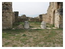 Мартириум апостола Филиппа разделялся на залы с колоннами и был окружен галереями