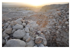 Вид на городские ворота и далее — на запад, на Мертвое море