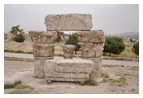 Колонны с капителями и фрагменты архитрава, находящиеся возле храма Геркулеса