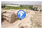 Видео: Зона В, где находились здания с небольшими комнатами; в одной из них была найдена надпись Валаама