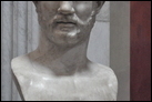 Бюст императора Адриана (76-138 гг. по Р.Х.). Рим, Музей Пио Климентино. Инв. 253. Скульптура, установленная на современном бюсте, изображает Адриана с довольно идеализированными чертами, и относится к изобразительному типу, который хорошо засвидетельствован рядом копий, созданных, возможно, после смерти императора в 138 г.
