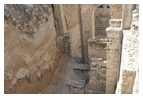 Вид с востока на арки византийской церкви и раскопанную часть южного бассейна