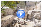 Видео: Вид с востока. Справа — крестоностская церковь, левее и ниже ее — арка византийской базилики, на переднем плане — развалины храма Асклепия и бассейны для погружения