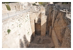 Вид с запада: развалины крестоностской церкви (слева вверху), арки византийской церкви (по центру фотографии), раскопанная часть южного бассейна Вифезда