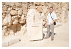 Камень из косяка ворот, ведших на Храмовую гору и располагавшихся непосредственно над аркой Робинсона