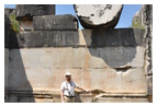 Восточная стена (вид с востока). Внизу эллинистическая кладка, сверху — римская