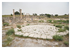 Остатки cооружения римского периода (дворик с колоннами)