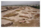Зона А, где находилось святилище; от центра фотографии налево начинается зона В, где находились здания с небольшими комнатами и была найдена надпись Валаама