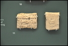 Протоэламские таблички. Из Ирана (Сузы), 3000-2800 гг. до Р.Х. Британский музей. ME L 1168-9. Так называемое протоэламское письмо всё ещё не расшифровано. Очевидно влияние на него месопотамского письма того времени.