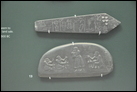 Каменные таблички. Из Месопотамии, 3000-2900 гг. до Р.Х. Британский музей. ME 86260-1. Эти необычные каменные таблички содержат запись о продаже земли.