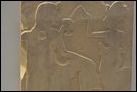 Нефертити наливает вино Эхнатону. Незаконченная стела. Известняк, Армана, Новое Царство, XVIII династия, ок. 1345 г. до Р.Х. Берлинский Новый музей. АМ 20716.