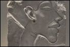 Рельефный портрет фараона Эхнатона. Известняк, Амарна (?), Новое Царство, XVIII династия, ок. 1345 г. до Р.Х. Берлинский Новый музей. АМ 14512.