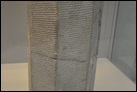 Историческая запись Тиглатпаласара I (1115-1076 гг. до Р.Х.). Месопотамия (Ассур), ок.1110 г. до Р.Х. Британский музей. ME 91033. Терракотовый октаэдр был закопан у одного из углов зиккурата. В тексте перечисляются военные и гражданские достижения царя Тиглатпаласара I, а также говорится о его успехах в охоте.