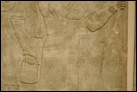 Официальные сцены (см. также предыд. фото). Нимруд, ок. 865-860 гг. до Р.Х. Британский музей. WA 124567-9. Группа панелей показывает череду различных сюжетов, расположенных вдоль длинной стены. В данной сцене царь изображен как завоеватель с луком и стрелами и окружен духами-хранителями.