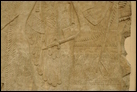 Официальные сцены (см. также предыд. фото). Нимруд, ок. 865-860 гг. до Р.Х. Британский музей. WA 124567-9. Группа панелей показывает череду различных сюжетов, расположенных вдоль длинной стены. На этой сцене он держит лук и чашу и окружен прислугой.