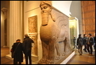 Крылатый бык с человеческой головой. Нимруд, ок. 865-860 гг. до Р.Х. Британский музей. WA 118802. Это одна из двух фигур, которые стояли у входа в тронный зал Ашшурнацирпала II (883-859 гг. до Р.Х.).