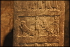 Черный обелиск Салманасара III. Сторона D. Рельеф 3. Снова "обезьяны" и их хранители из Мусри.