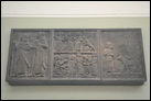 Три рельефа, изображающие королевскую семью Кархемиша. Сирия, 800 г. до Р.Х. Британский музей. WA C154, C152, C150. Яририс (или Арарас), регент, держит за руку юного царя Каманиса. Молодые принцы играют с костяшками и волчком, а один учится ходить. Царица или служанка несёт ребенка. В надписи описывается  строительная деятельность Яририса.