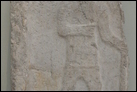 Стела с барельефом. Известняк, из Тель-эс-Салихии, Сирия, XI в. до Р.Х.  Британский музей. WA 91583. Эта стела изображает арамейского царя, держащего тюльпан. Найдена  в Дамаске в 1855 г. Ко времени своего открытия Тель-эс-Салихия был хорошо видимым холмом в 8 км к западу от Дамаска.