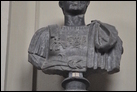 Изображение императора Августа (63 г. до Р.Х. - 14 г. по Р.Х.). Базальтовая голова бюста, датируемая нач. I в. до Р.Х., размещена на древнем, не соответствующем ей бюсте из тускло-серого мрамора. Рим, Музей Киарамонти. Инв. 2078, 2080.