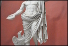 Статуя императора Клавдия (10 г. до Р.Х. - 54 г. по Р.Х.). Рим, Музей Пио Климентино. Инв. 244. Император изображен здесь подобно Юпитеру, носящим венец из дубовых листьев и с орлом около ног. Первоначально этот памятник украшал театр в Ланувио.