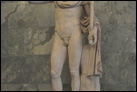 Статуя императора Марка Аврелия (император в 161-180 гг. по Р.Х.). Мрамор. II в. Эрмитаж. А.163. Торс — итальянская реставрация XVIII в.