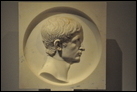 Рельеф с изображением головы императора Августа (62 г. до Р.Х. - 14 г. по Р.Х.). Мрамор. Рим. 30-50 гг. по Р.Х. Берлинский Старый музей. Sk 1345. Этот рельеф головы был вставлен в новую пластину в начале XIX в.