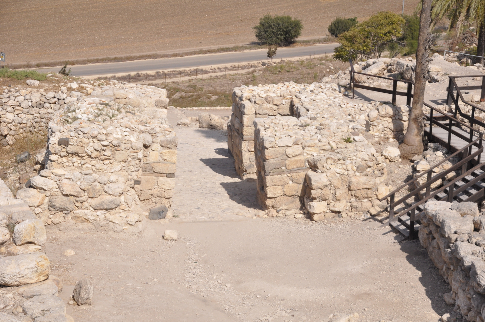 Ханаанские ворота (вид с юга, крупным планом)