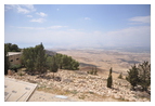 Вид с г. Нево на землю Обетованную: Мертвое море (слева) и Иорданская долина